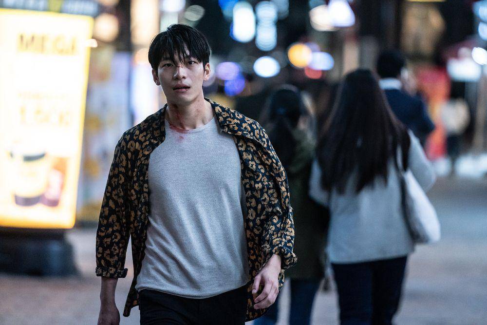 Wi Ha Joon di Midnight (dok. Peppermint and Company, Inc./Midnight)