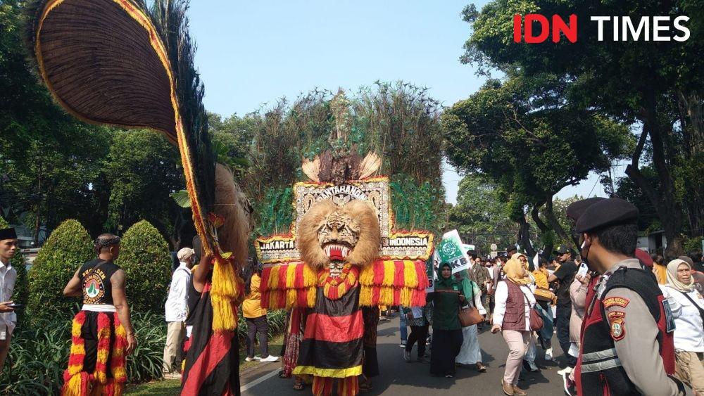 Daftar Bersama, Prabowo-Cak Imin Bawa Reog dan Barongsai ke KPU