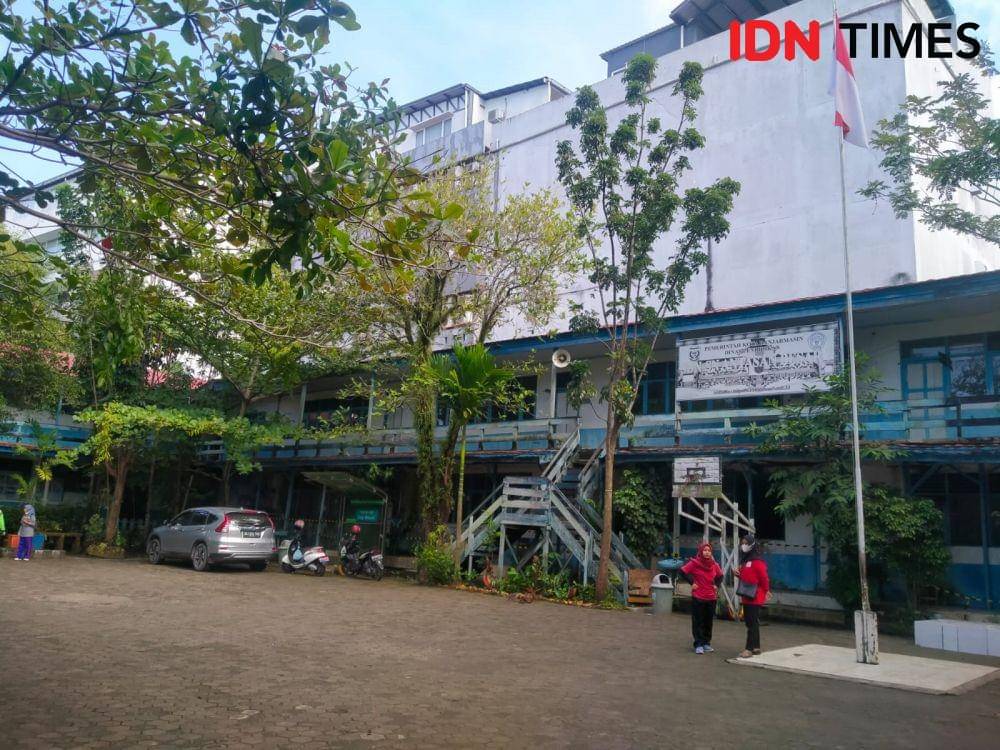 Bangunan gedung SDN Antasan Besar 7 Banjarmasin Kalimantan Selatan (Kalsel) kondisinya memprihatinkan, Jumat (5/8/2022). (IDN Times/Hamdani)