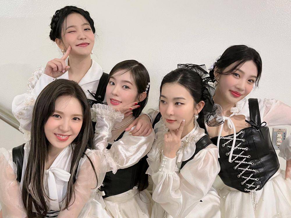 Red Velvet (twitter.com/RVsmtown)