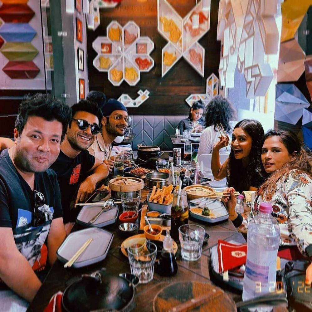 Ali Fazal dan sahabat (instagram.com/alifazal9)