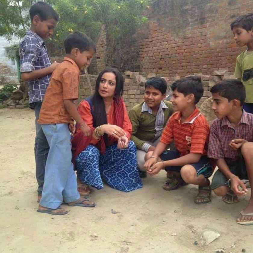 Divya Dutta dan anak-anak (instagram.com/divyadutta25)