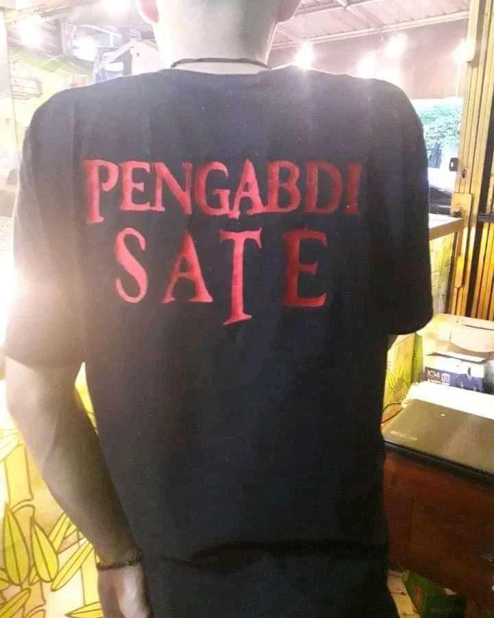 plesetan pengabdi setan (instagram.com/meme.wkwk)