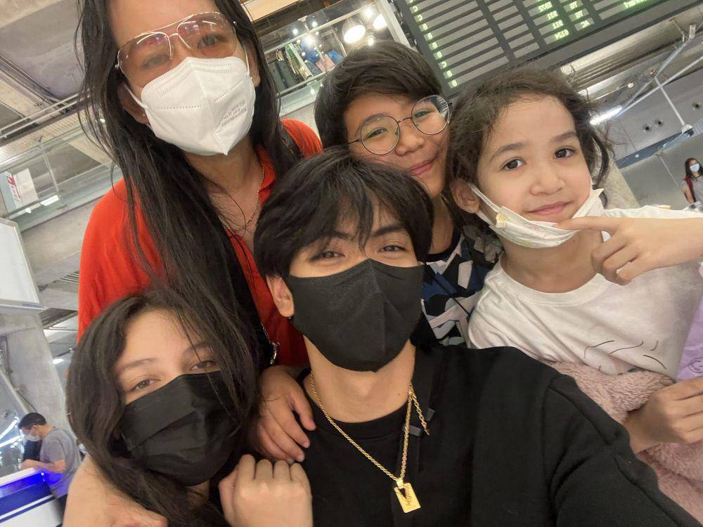 potret Joong Archen bersama sang adik : Sare, Ahmet, Asya (instagram.com/chen_rcj)