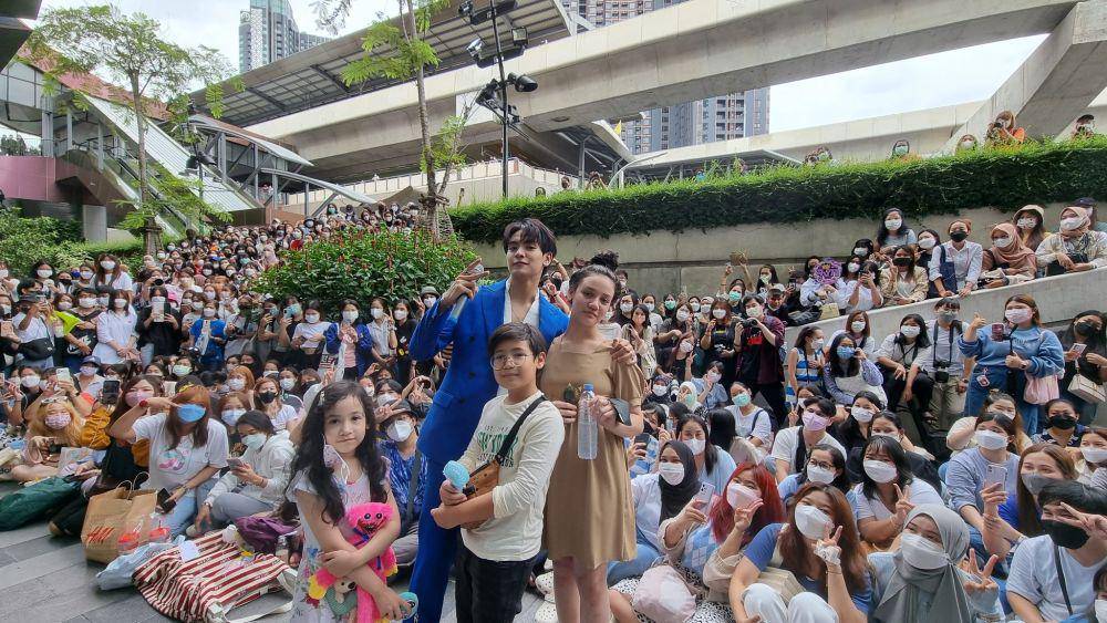 potret Joong Archen bersama sang adik : Sare, Ahmet, Asya (twitter.com/JoongOfficialTH)