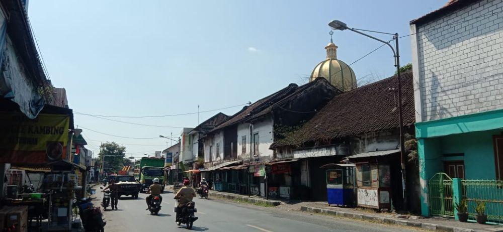 Sejumlah bangunan tua masih terlihat di sudut-sudut Kecamatan Babat, Kabupaten Lamongan. IDN Times/Imron
