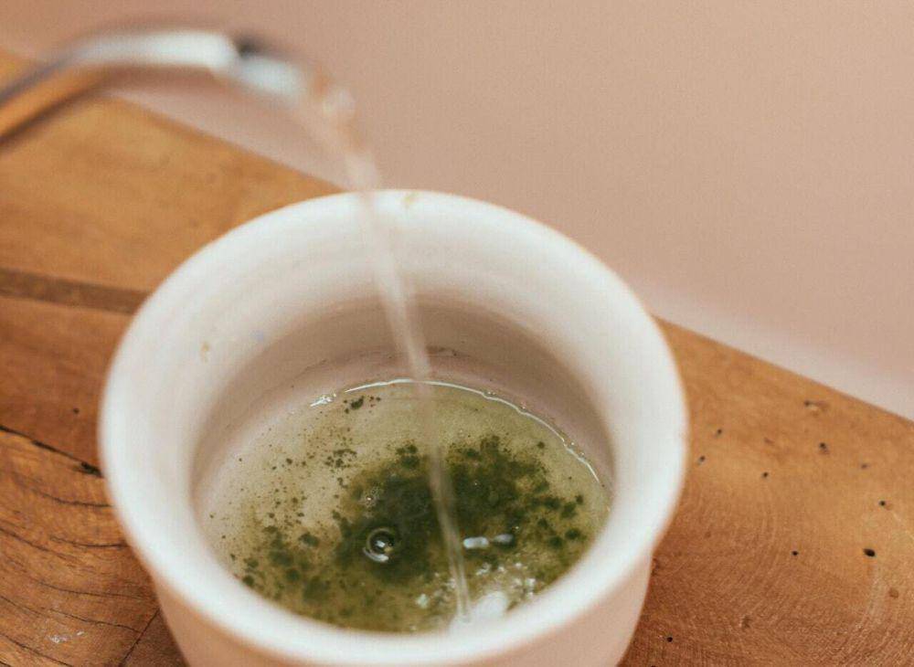 ilustrasi simple syrup dan matcha (pexels.com/Cup of Couple)
