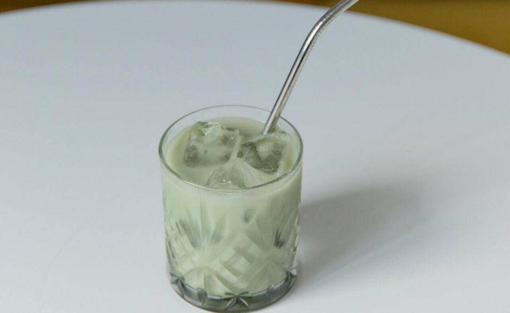 ilustrasi matcha soda (pexels.com/Darina Belonogova)