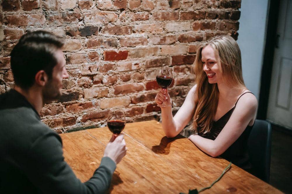 Ilustrasi orang berkencan (pexels.com/Katerina Holmes)