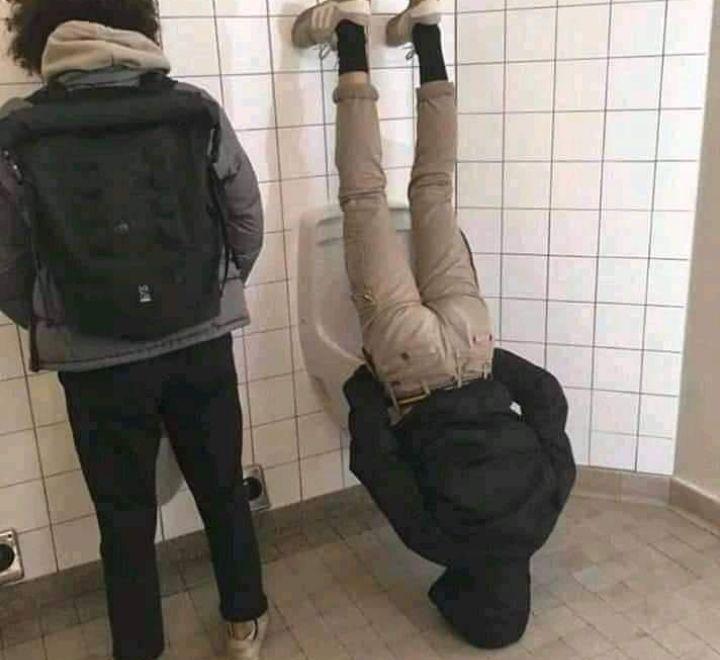 potret kocak bapak-bapak di kamar mandi (instagram.com/id.dagelan)