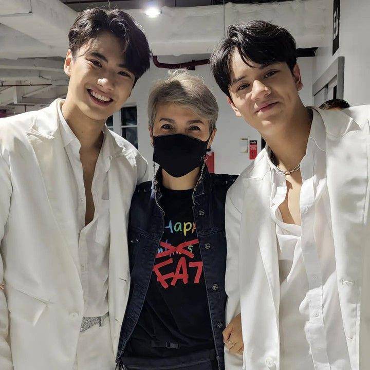 ibunda Nanon berfoto bersama (instagram.com/ningpoonsuk)