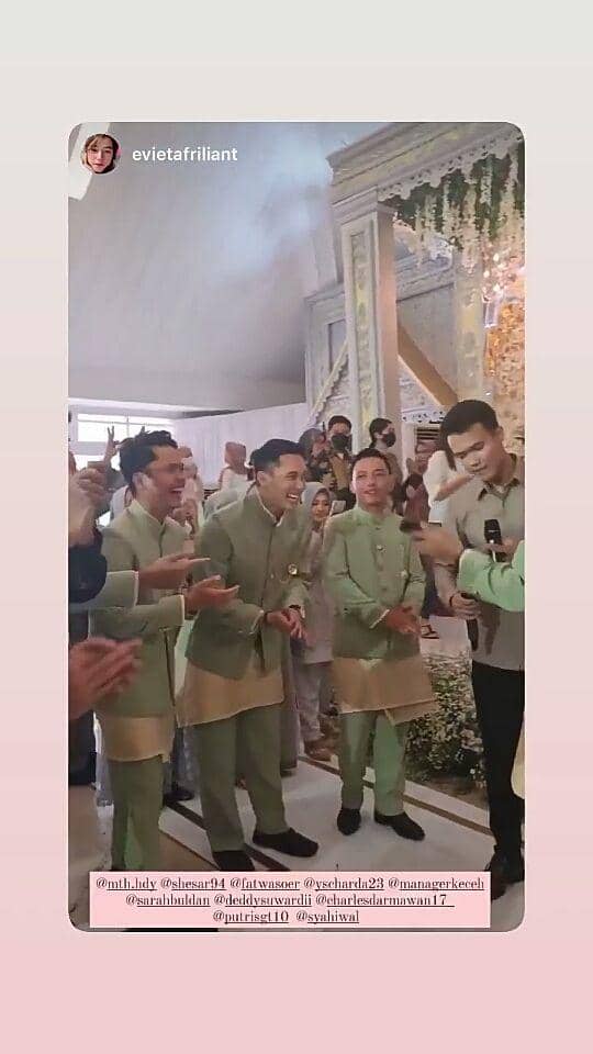 potret atlet badminton di pernikahan Shesar Rhustavito (instagram.com/fatwasoer)