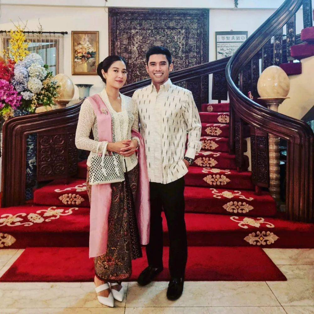Kebaya Dian Sastrowardoyo (instagram.com/therealdisastr)