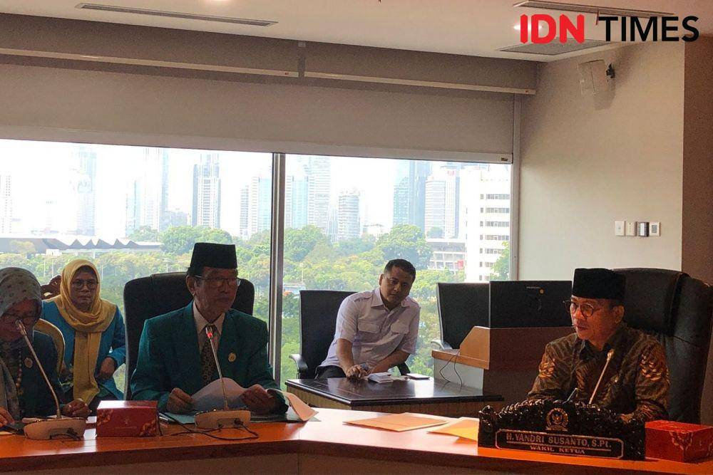 Wakil Ketua MPR, Yandri Susanto menerima audiensi dari Dewan Pimpinan Pusat Persatuan Guru Madrasah Indonesia (DPP PGMI) di Nusantara III, Senayan, Jakarta, Senin (8/8/2022). (IDN Times/Melani Putri)