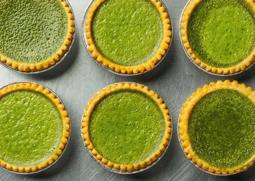 ilustrasi matcha mini pie (instagram.com/birdsblack)
