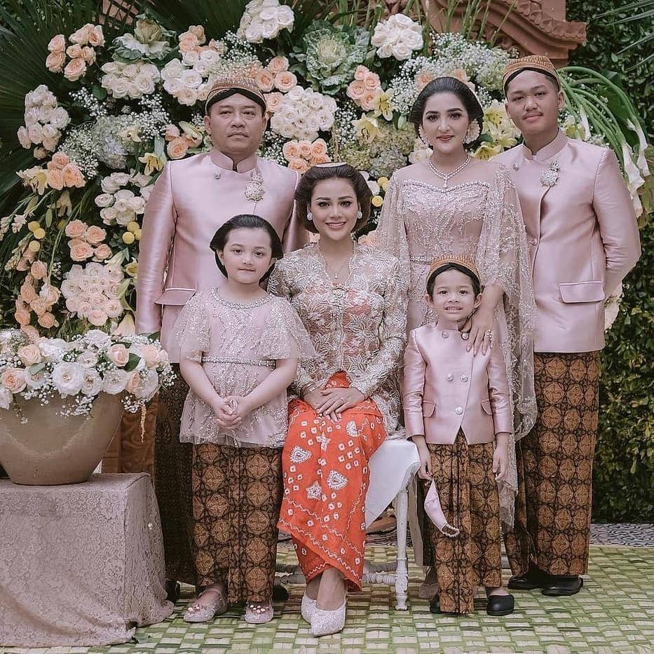 Arsy Hermansyah (instagram.com/queenarsy)