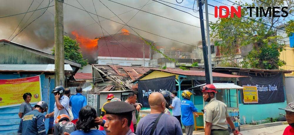 Belasan Rumah dan Ruko di Kompleks Klandasan Hangus Terbakar