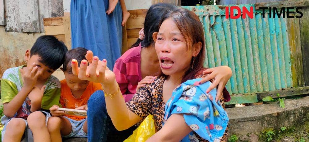 Kebakaran menghanguskan belasan rumah dan rumah toko yang berada di RT 27 dan RT 30 Kelurahan Klandasan Ulu Balikpapan Kota, Selasa (9/8/2022). (IDN Times/Hilmansyah)