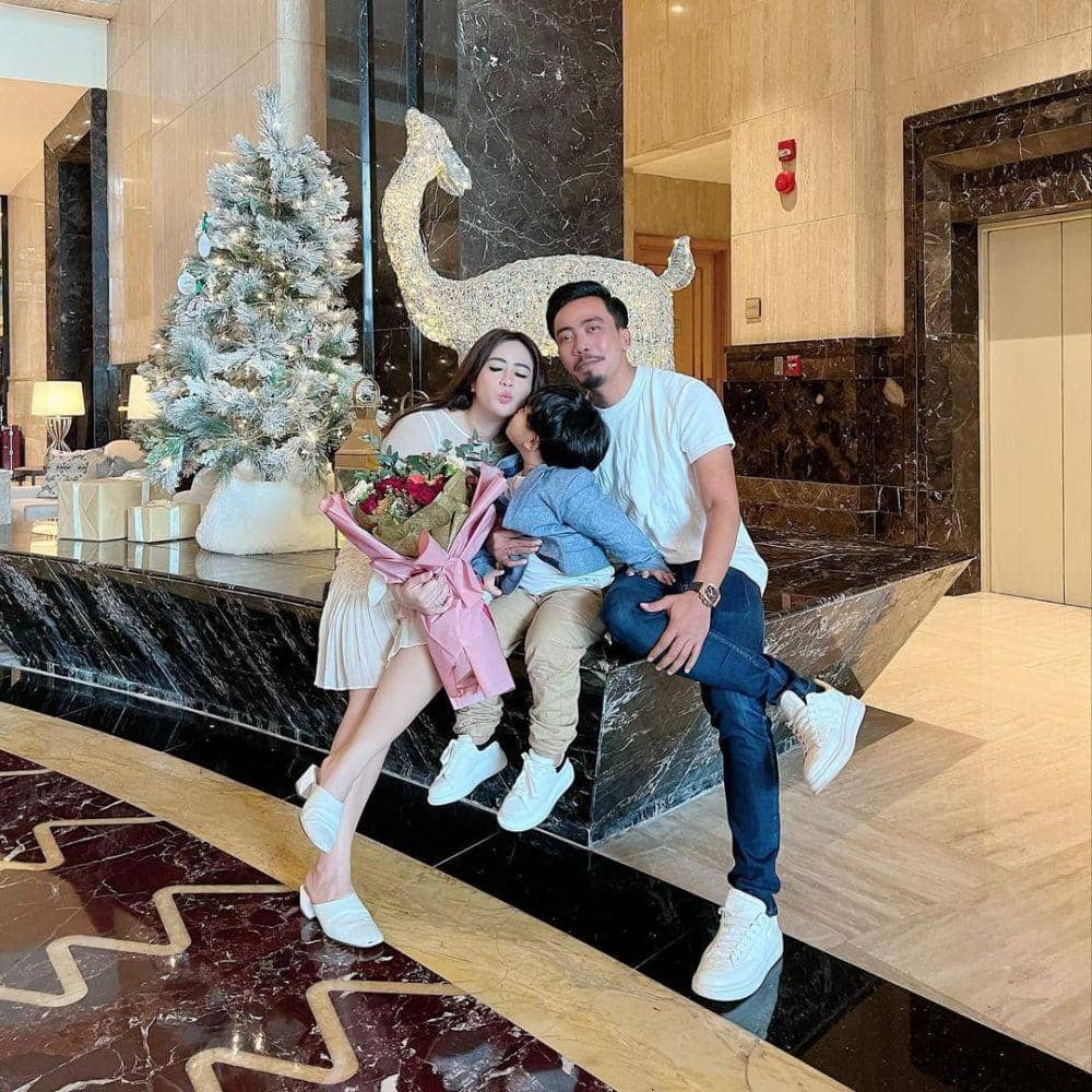 Maharani Kemala dan keluarga (instagram.com/maharanikemala)