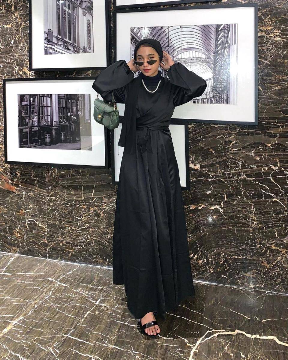 Ide style silk dress ala Ayandira (instagram.com/ay.andr_)