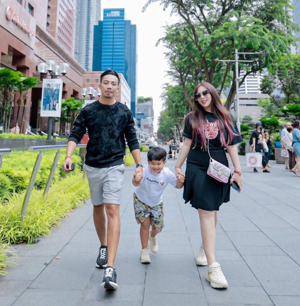 Maharani Kemala dan keluarga (instagram.com/maharanikemala)