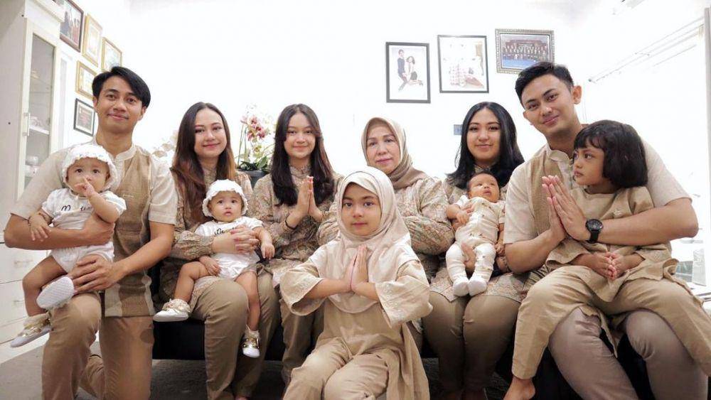 Aiu bersaam keluarga besar (instagram.com/aiu_rp)