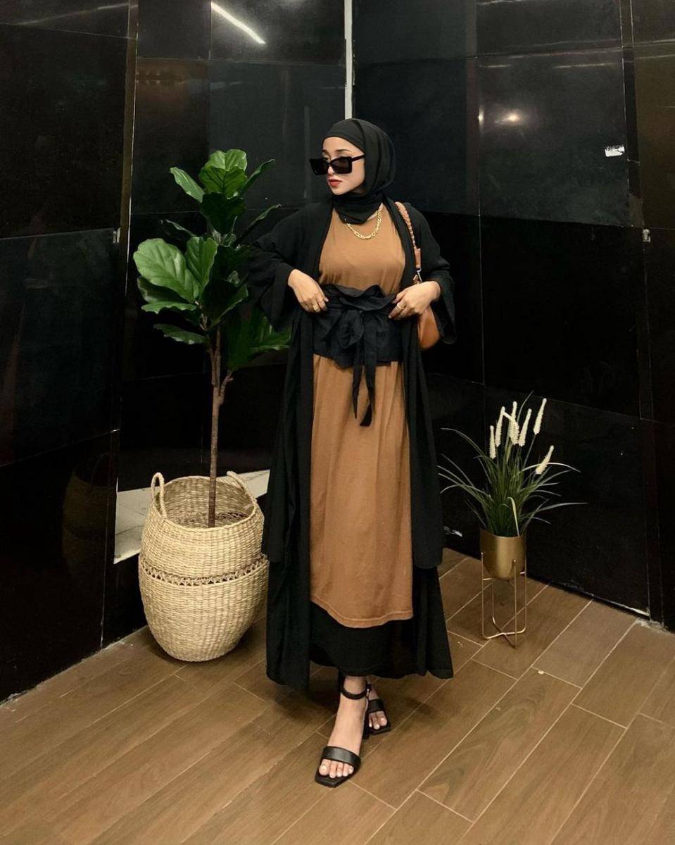 Ide style midi dress ala Ayandira (instagram.com/ay.andr_)