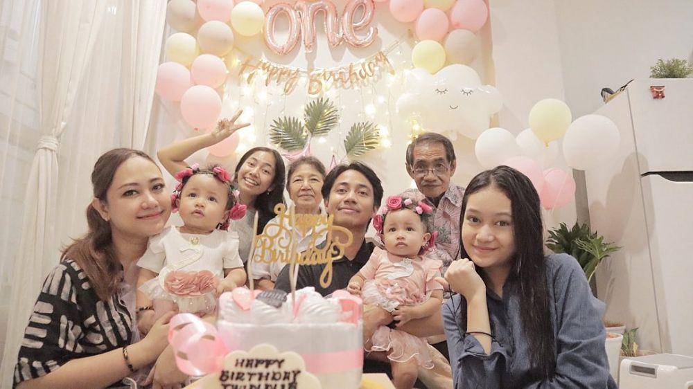Aiu merayakan ultah putri kembar (instagram.com/aiurp)
