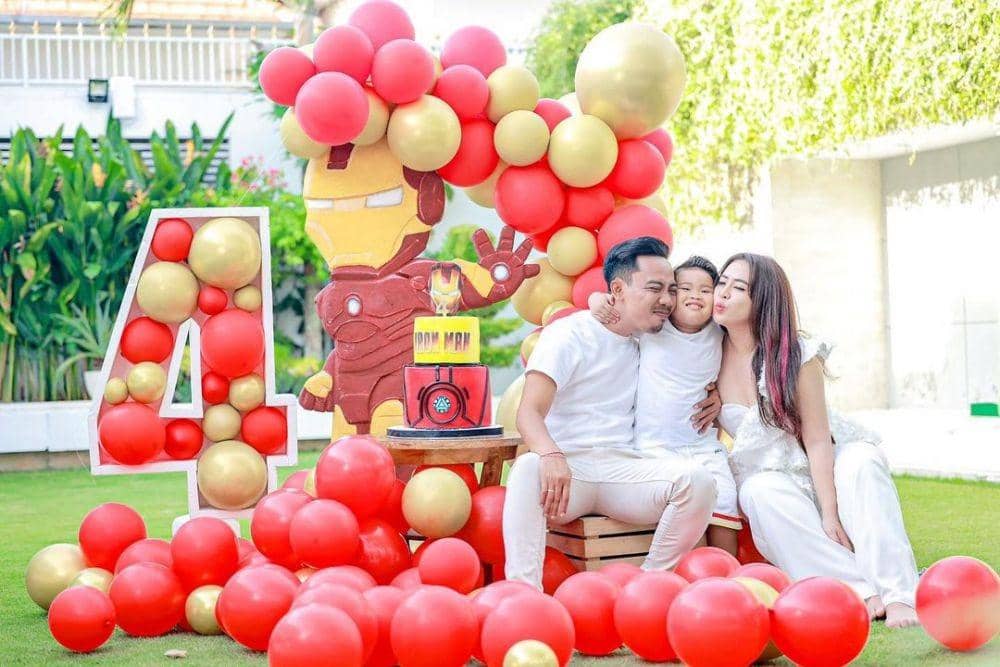 Maharani Kemala dan keluarga (instagram.com/maharanikemala)