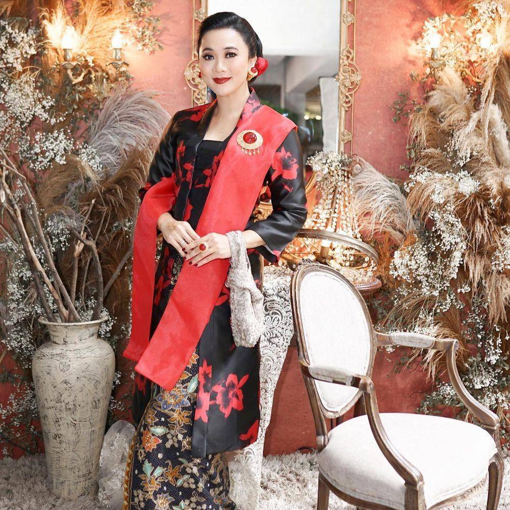 Kebaya Ayu Heni Rosan (instagram.com/2gek_ayuhenirosan)