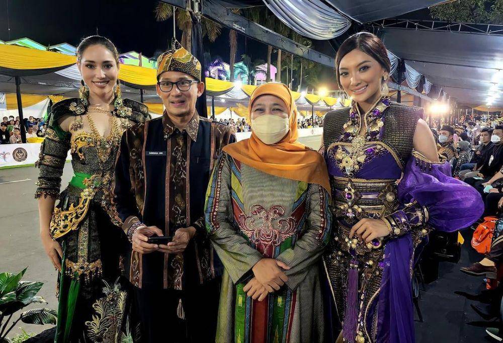 Potret Laksmi Suardana dan Adinda Cresheilla di Jember Fashion Carnaval 2022 (Instagram.com/officialputeriindonesia)