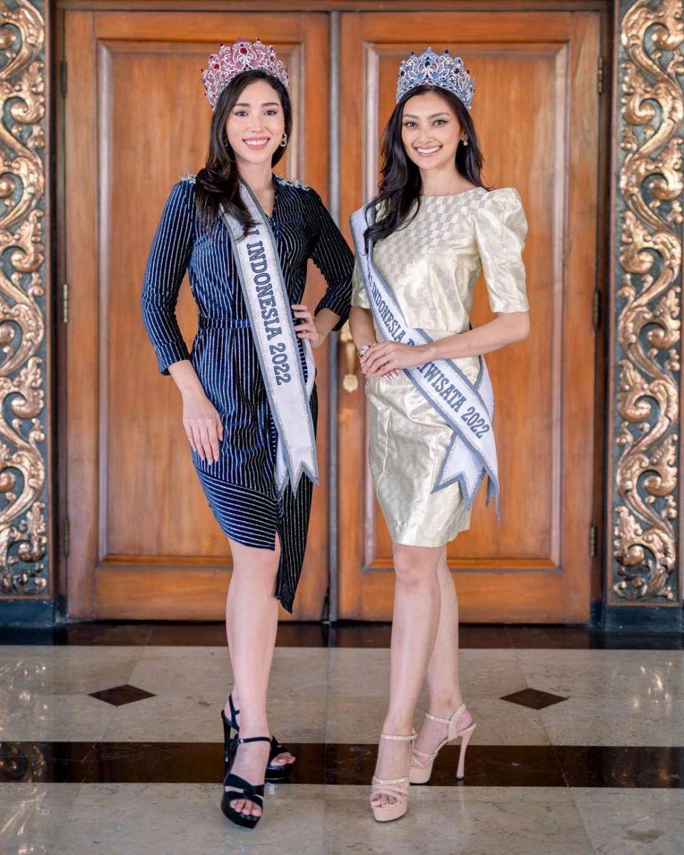 Potret Laksmi Suardana dan Adinda Cresheilla di Jember Fashion Carnaval 2022 (Instagram.com/officialputeriindonesia)