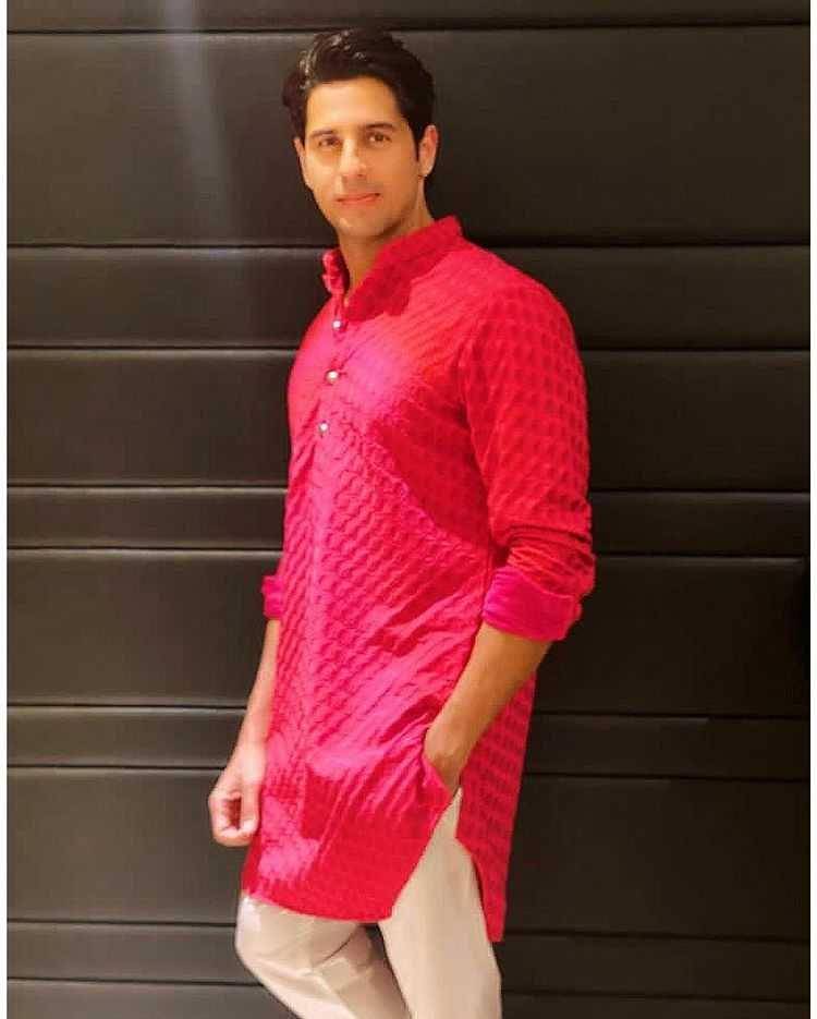 Sidharth Malhotra (instagram.com/sidmalhotra)