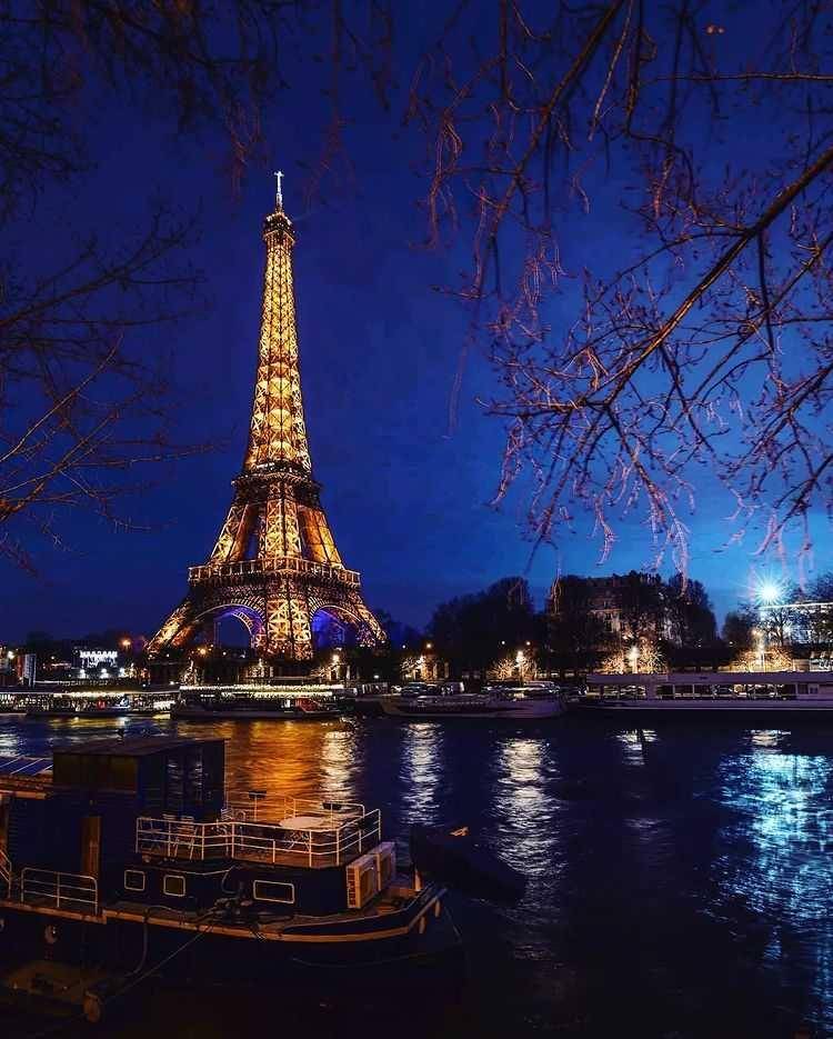 Menara Eiffel (instagram.com/paris_france999)