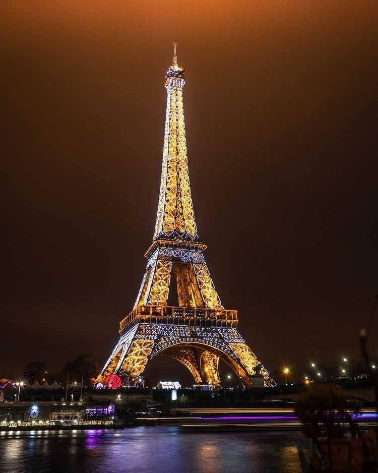 Menara Eiffel (instagram.com/pariscitytours.fr)