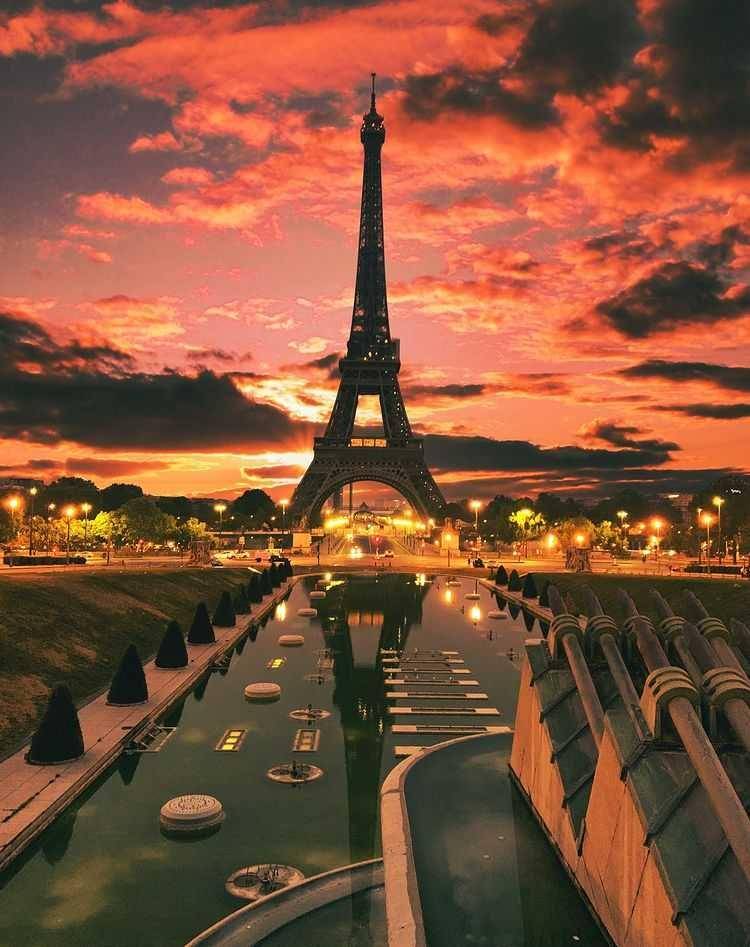 Menara Eiffel (instagram.com/joaquim.santos.paris)