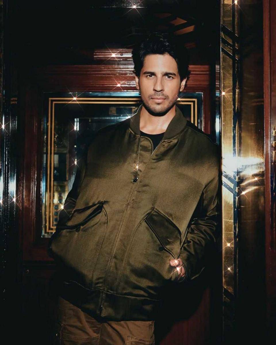 Sidharth Malhotra (instagram.com/sidmalhotra)