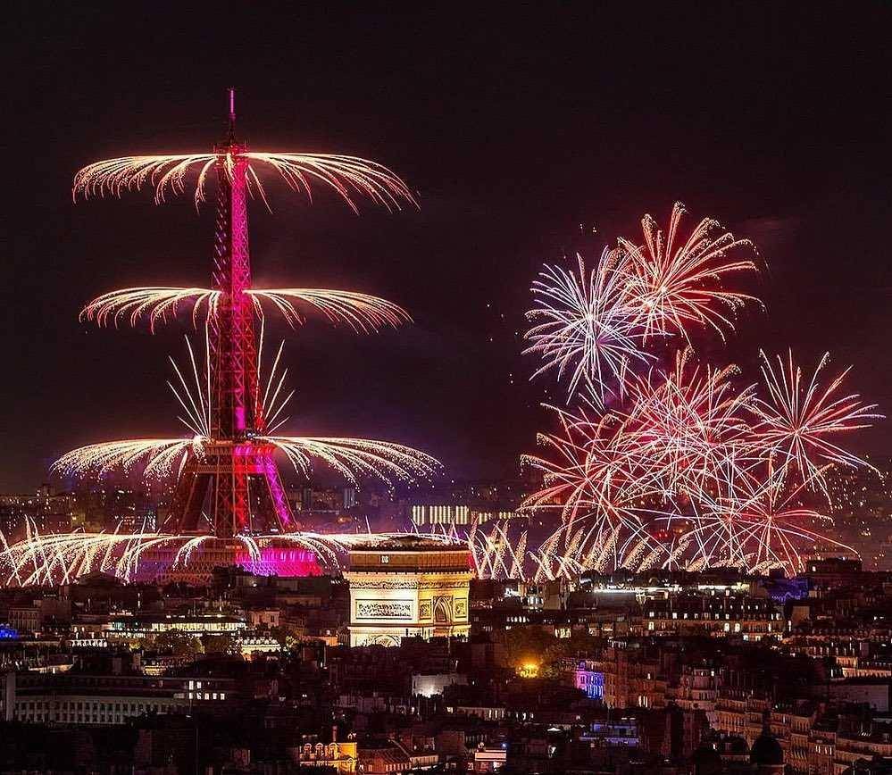 Menara Eiffel (instagram.com/toureiffel.mon.amour)