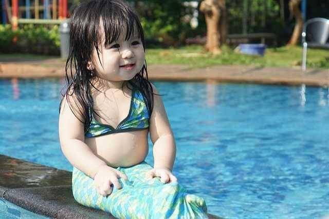 Moonella (instagram.com/babymoonella)