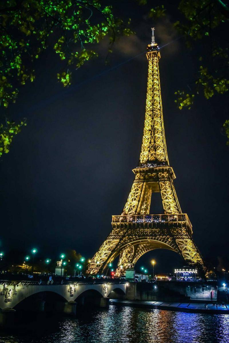 Menara Eiffel (unsplash.com/@luucasfotos)