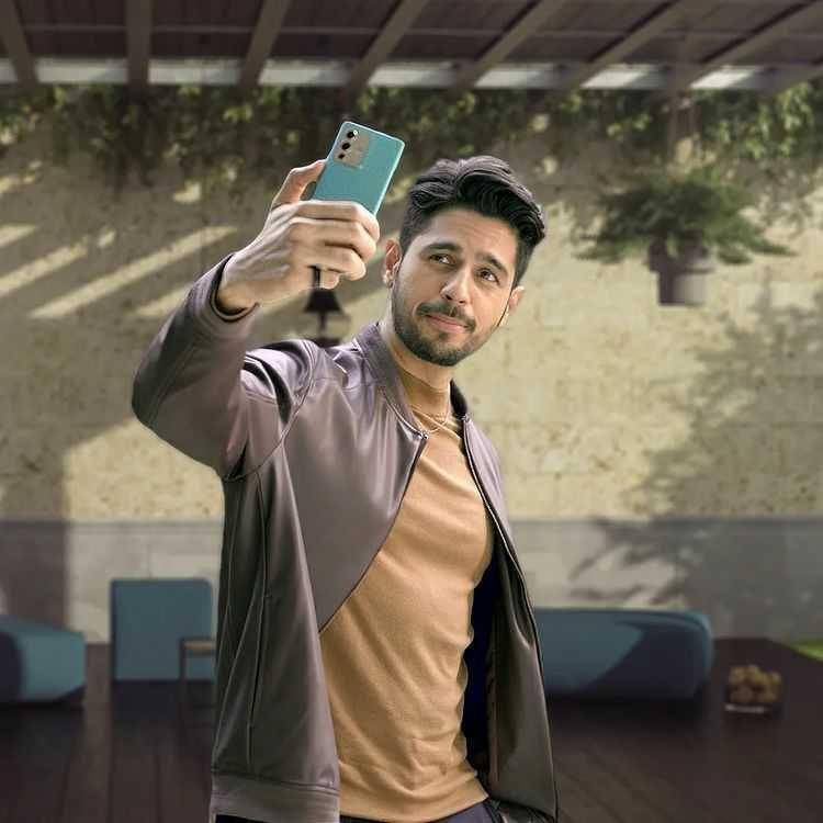 Sidharth Malhotra (instagram.com/sidmalhotra)