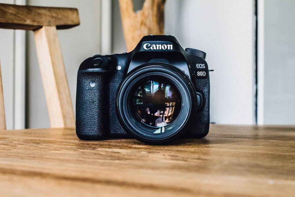 9 Kamera DSLR Terbaik 2022 untuk Pemula, Mudah Digunakan