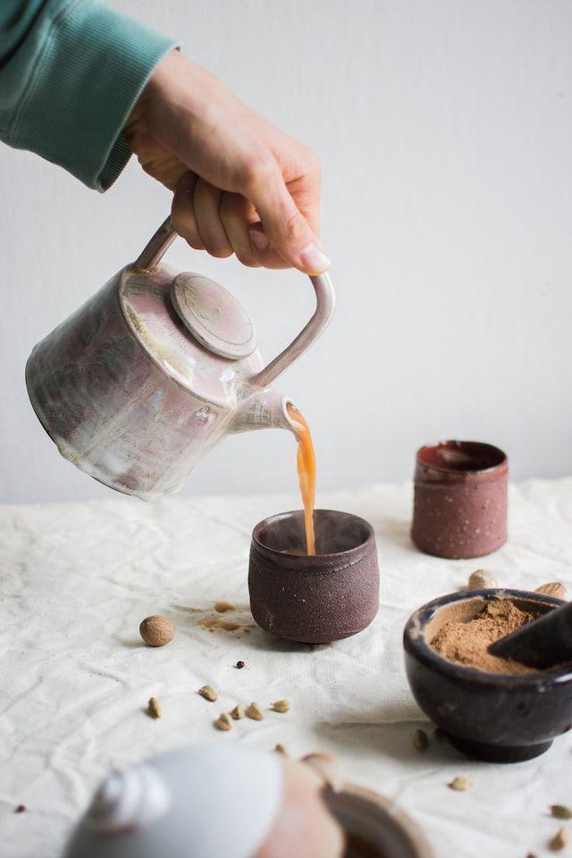 ilustrasi masala chai (unsplash.com/Klara Avsenik)