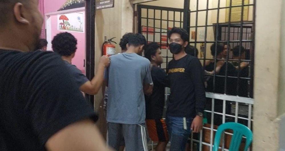 Satu Pegawai Negeri Sipil Tanggamus dan tiga pria lainnya ditangkap personel Satresnarkoba Polres Tanggamus. (Dok. Polres Tanggamus).