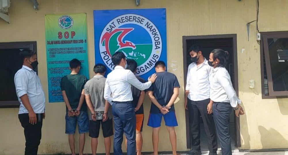 Satu Pegawai Negeri Sipil Tanggamus dan tiga pria lainnya ditangkap personel Satresnarkoba Polres Tanggamus. (Dok. Polres Tanggamus).