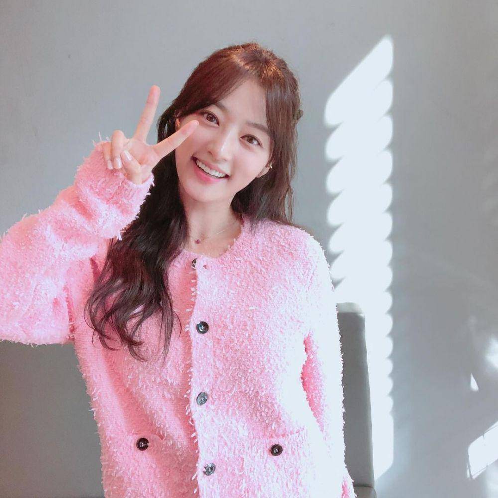 Song Ha Yoon (instagram.com/hayoonsong1202)
