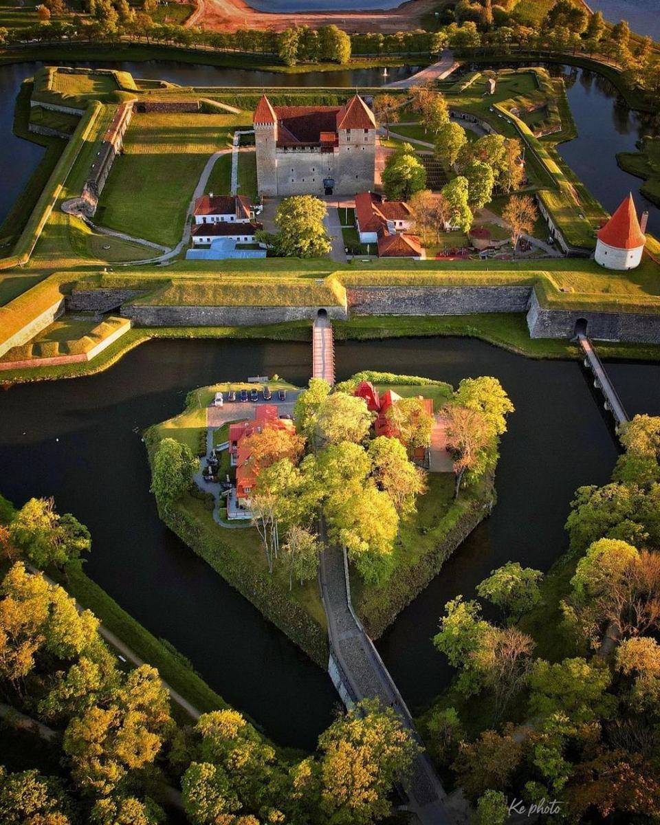 Kuressaare Castle (instagram.com/kehuang12)