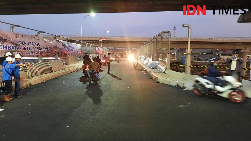 Jembatan baru masih minim rambu lalulintas. (IDN Times/Imam Faishal).