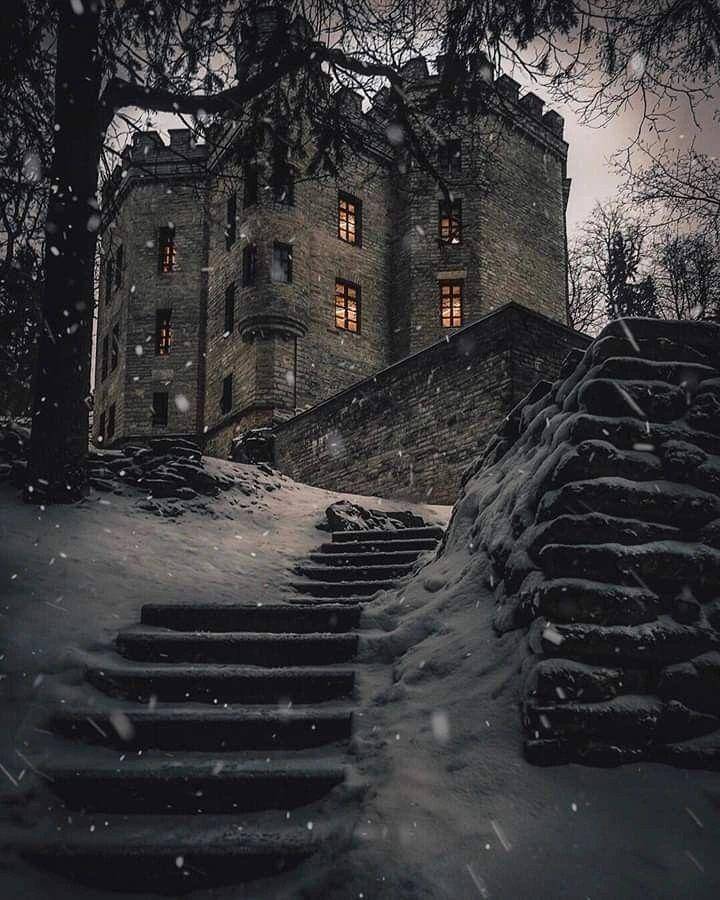 Glehn Castle (instagram.com/castles.and.palaces)