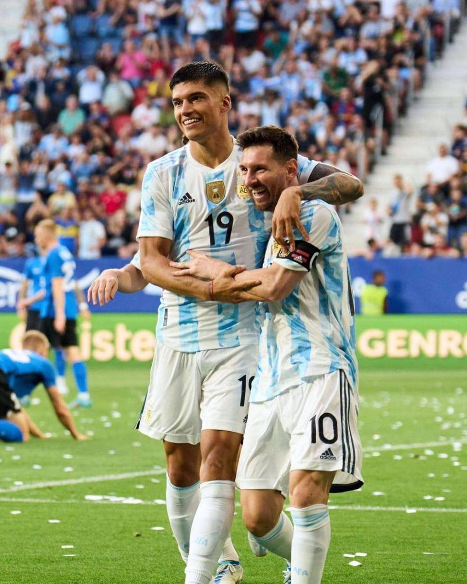 Joaquin Correa dan Lionel Messi saat berseragam Timnas Argentina (instagram.com/tucucorrea)